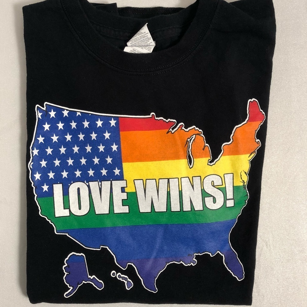 Love Wins black multicolor rainbow short sleeve crew neck T-shirt L